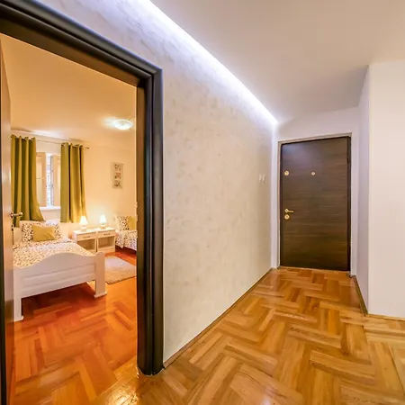 Apartament Danigo *